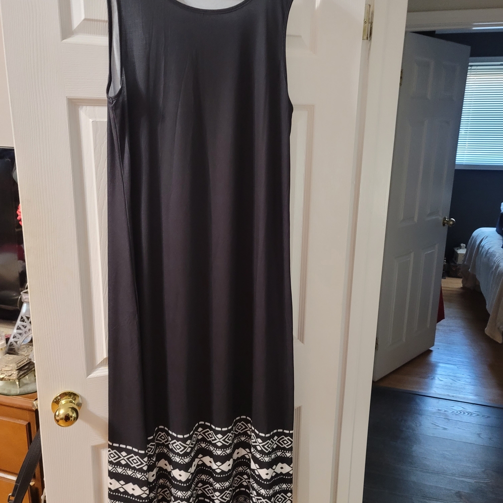 Chic Black and White Maxi Dress - Picture 7 of 7
